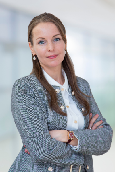 Frau Stephanie Dallinger