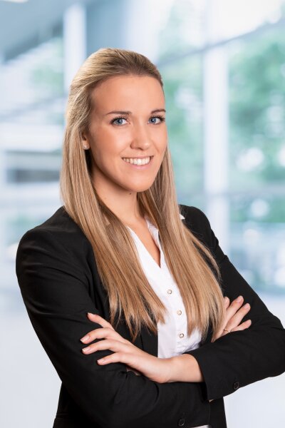 Frau Nina Antley
